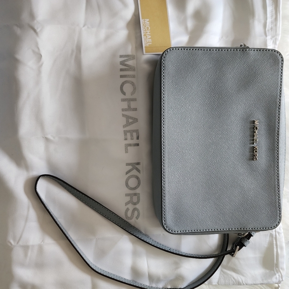 BNWT AUTHENTIC MICHAEL KORS  Ginny Leather Crossbody  with dust bag - Picture 13 of 16